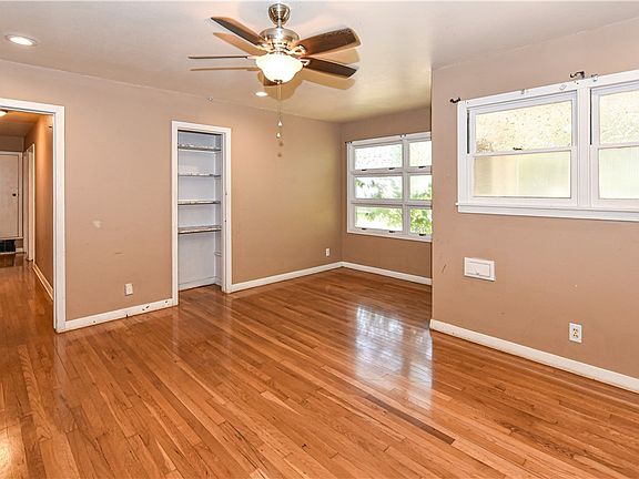 3rd image of 210 E Walker Ave