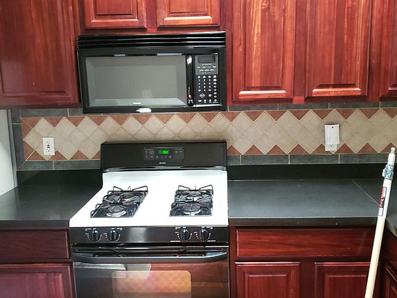 3rd image of 1223 Divisadero St