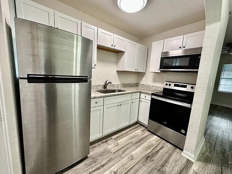 93 Lewis St — Photo 4
