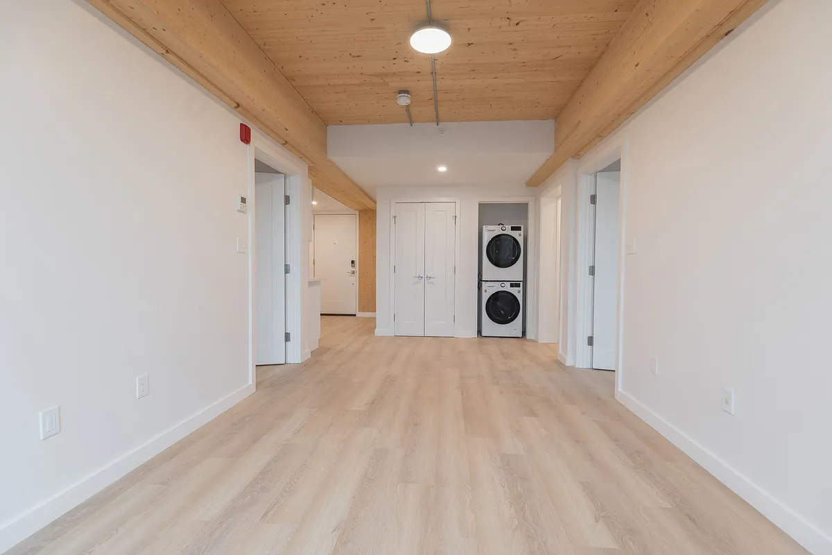 Building Photo - 19 Lenox St #504