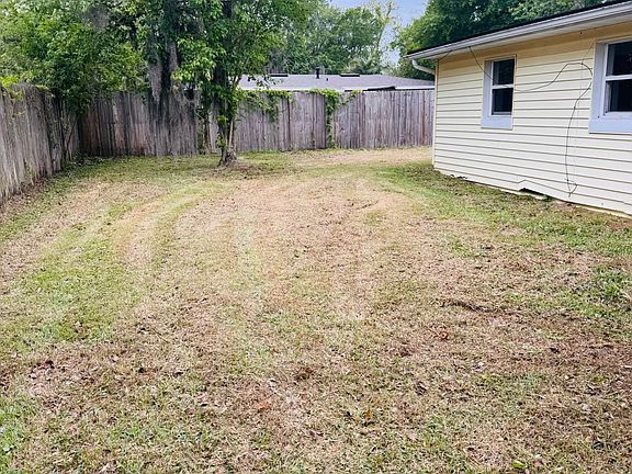 3rd image of 2108 Burpee Dr