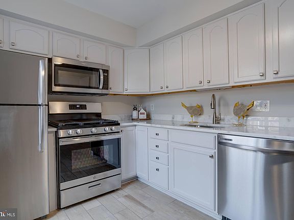 2nd image of 5038 Cliffhaven Dr