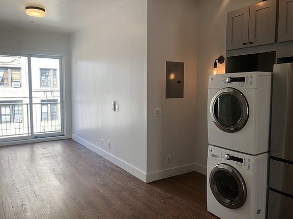 5th image of 83 Graham Ave #321