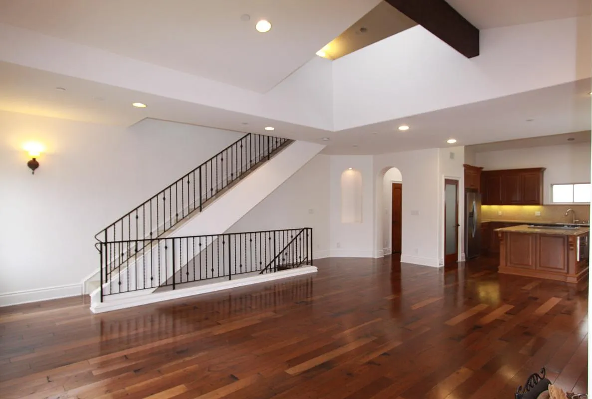 3 bed, 2.5 bath, 2140 sqft, $7,000 — Photo 3