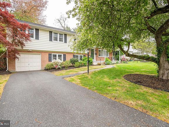 5th image of 104 Dickinson Ln