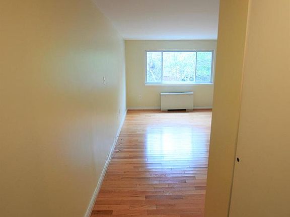 3rd image of 4555 Macarthur Blvd NW APT 103