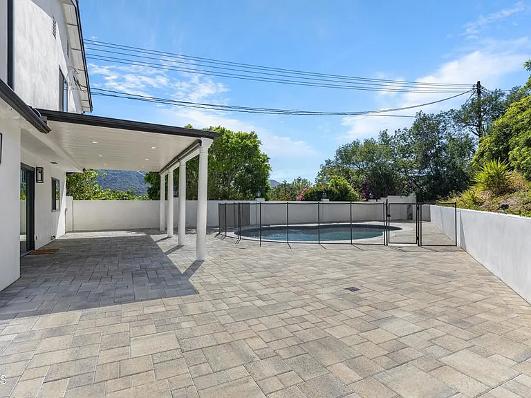 9321 Belvoir Ave — Photo 11