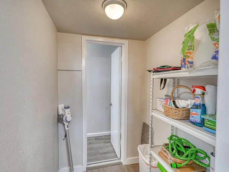 207 Hi Cir N — Photo 18