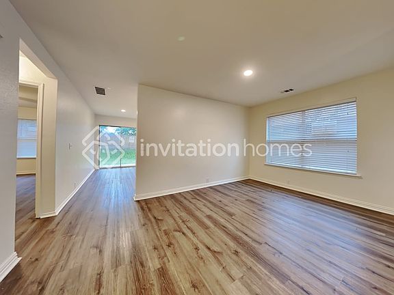 5th image of 1812 White Feather Ln
