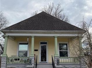 419 W Cherry St, Nevada, MO 64772