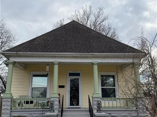 419 W Cherry St, Nevada, MO 64772