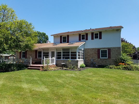 3rd image of 825 Hillcliff St