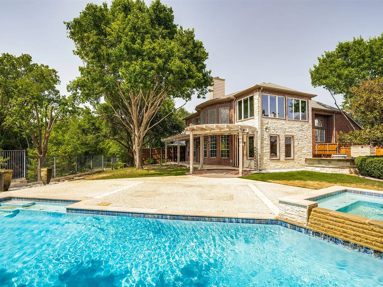 4 bed, 4.5 bath, 4320 sqft, $5,995 — Photo 4