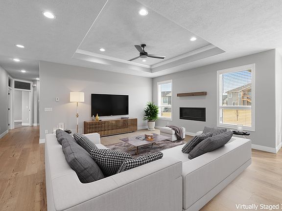 3rd image of 204 N Autumnwood Ct