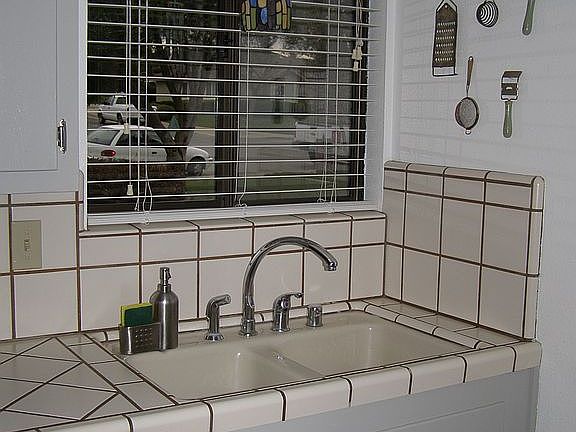 4th image of 940 Clearview Dr