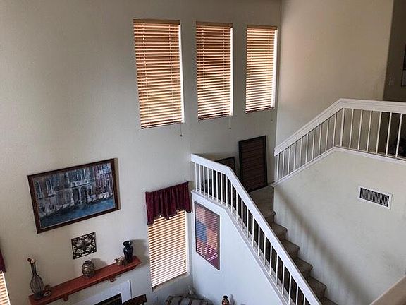 4th image of 261 Silvercreek Dr