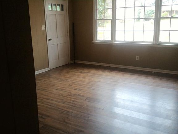 5th image of 1542 W Poplar St