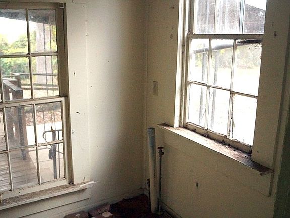 5th image of 133-105 S Dooley St