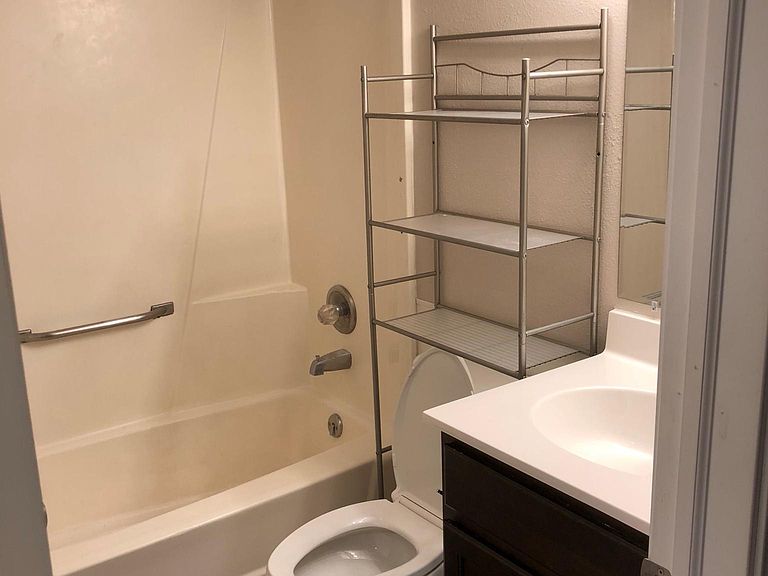 322 S Lucas St Iowa City, IA, 52240 Apartments for Rent Zillow