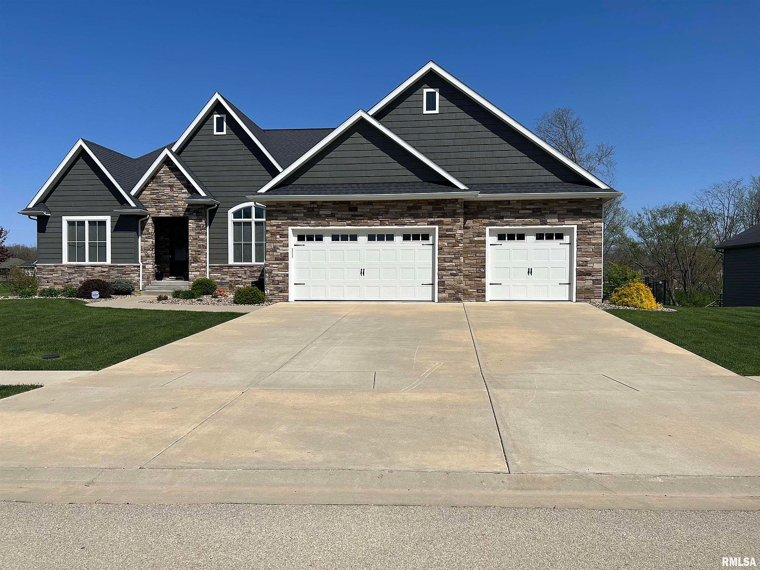 1916 Old Ironbridge, Chatham, IL 62629 Zillow