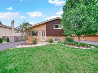557 W Crockett Ave, Elmhurst, IL 60126