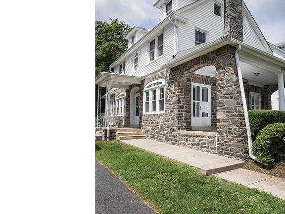 3rd image of 832 Lindale Ave