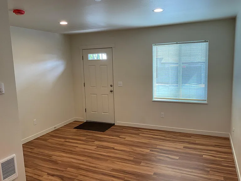 1842 City View St — Photo 8