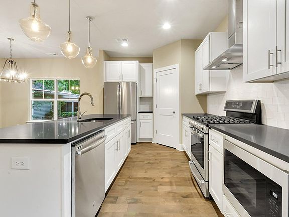 4th image of 209 Lutie St