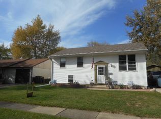 416 Beaver Dr, Streamwood, IL 60107