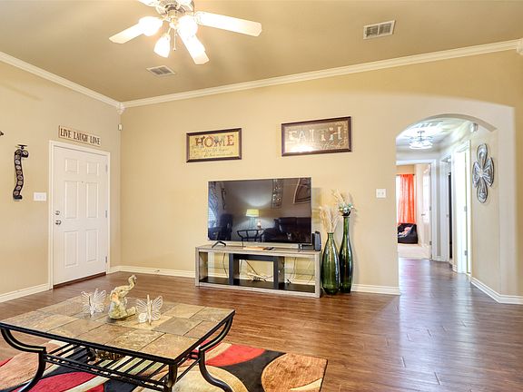 5th image of 933 Heston Cir