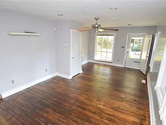 4th image of 714 E 51st St #714