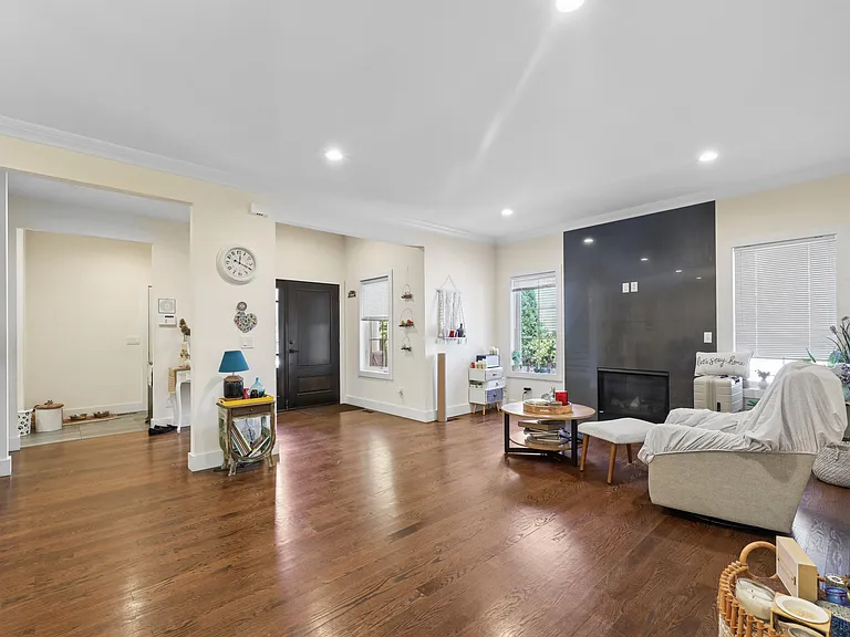 294-296 Tenafly Rd — Photo 11