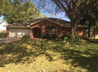 910 Garwood St, Smithville, TX 78957
