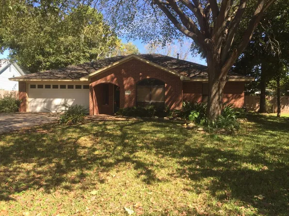 910 Garwood St, Smithville, TX 78957