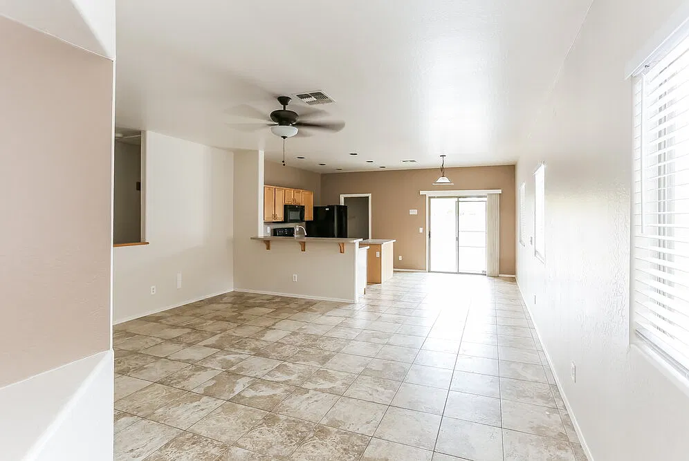 3 bed, 2.0 bath, 1430 sqft, $3,020 — Photo 4