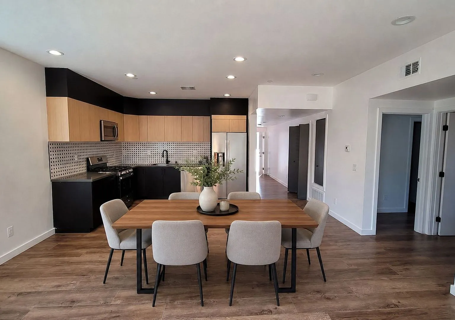 6034 Craner Ave — Photo 3