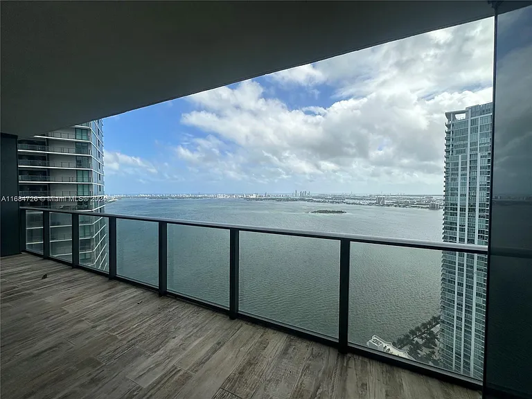 650 NE 32nd St #4205 — Photo 15