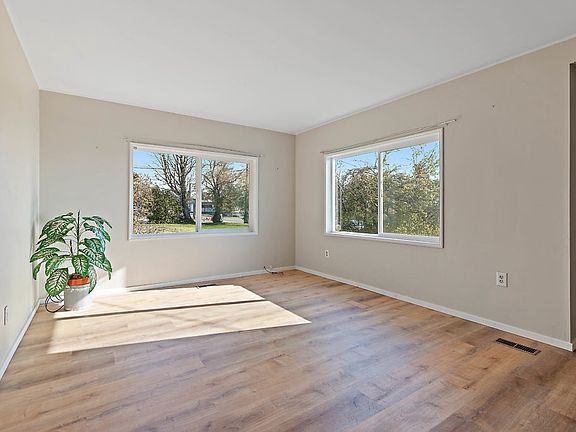 5th image of 756 SE Barrington Dr