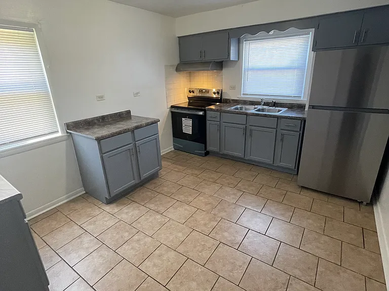 15032 Dorchester Ave #1W — Photo 1