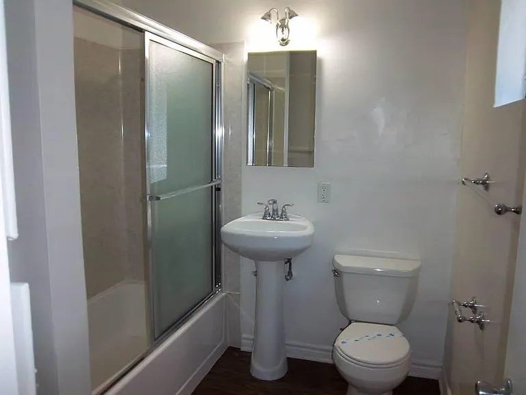 Chanteclair Apartments — Photo 9
