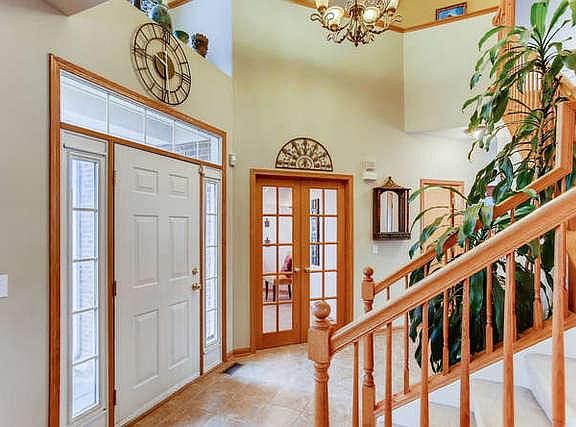 4th image of 1570 Russell Dr