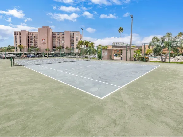 7700 Sun Island Dr S, South Pasadena, FL