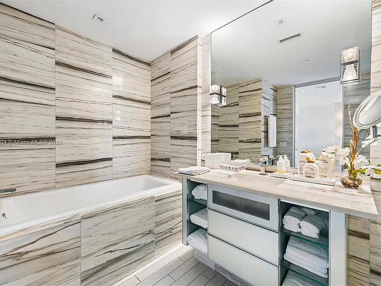 2201 Collins Ave #814 — Photo 21