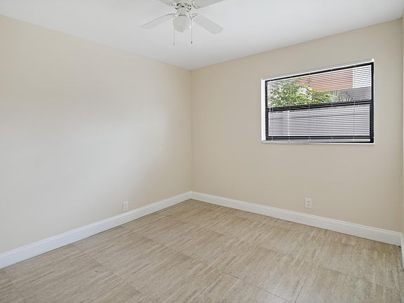 4th image of 607 NE 29th Dr APT 20