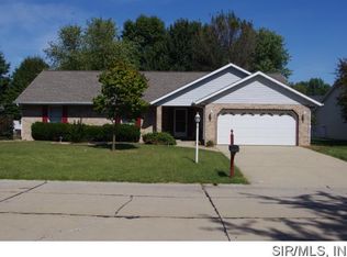 521 Thrush Ln, Swansea, IL