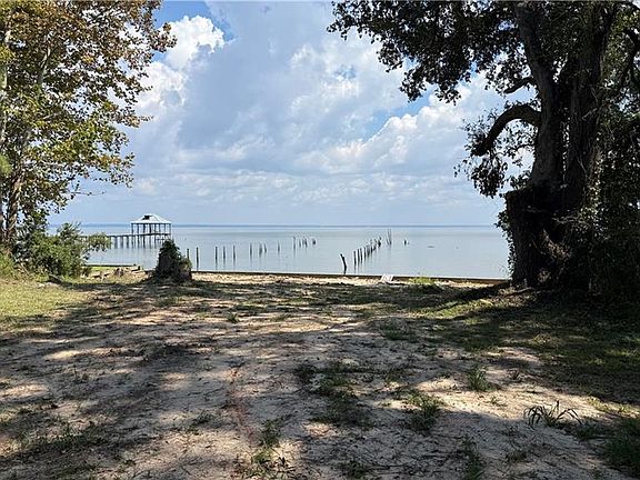 4th image of 3973 Bay Front Rd