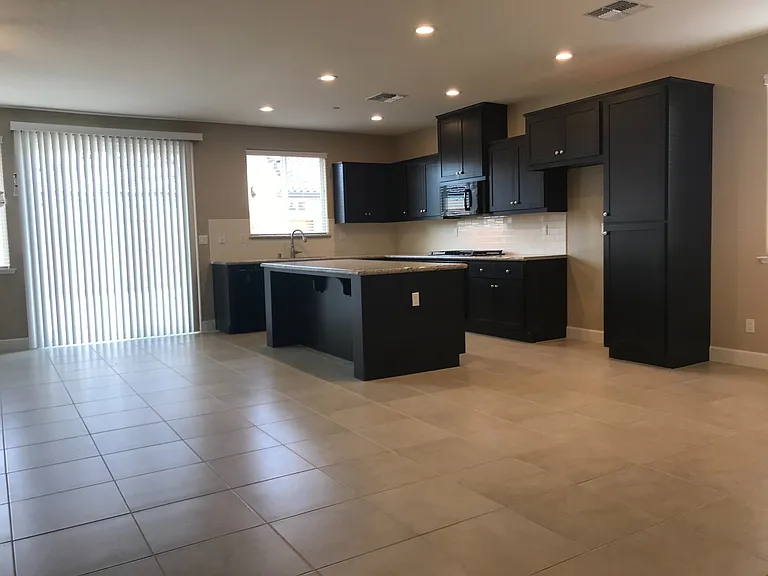 1627 Marsh Ct — Photo 4