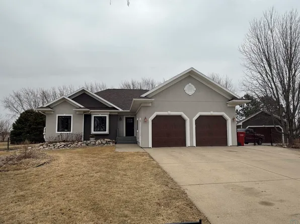 1301 Over Dr, Vermillion, SD 57069