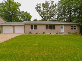 118 Chaffee Dr, Hiawatha, IA 52233