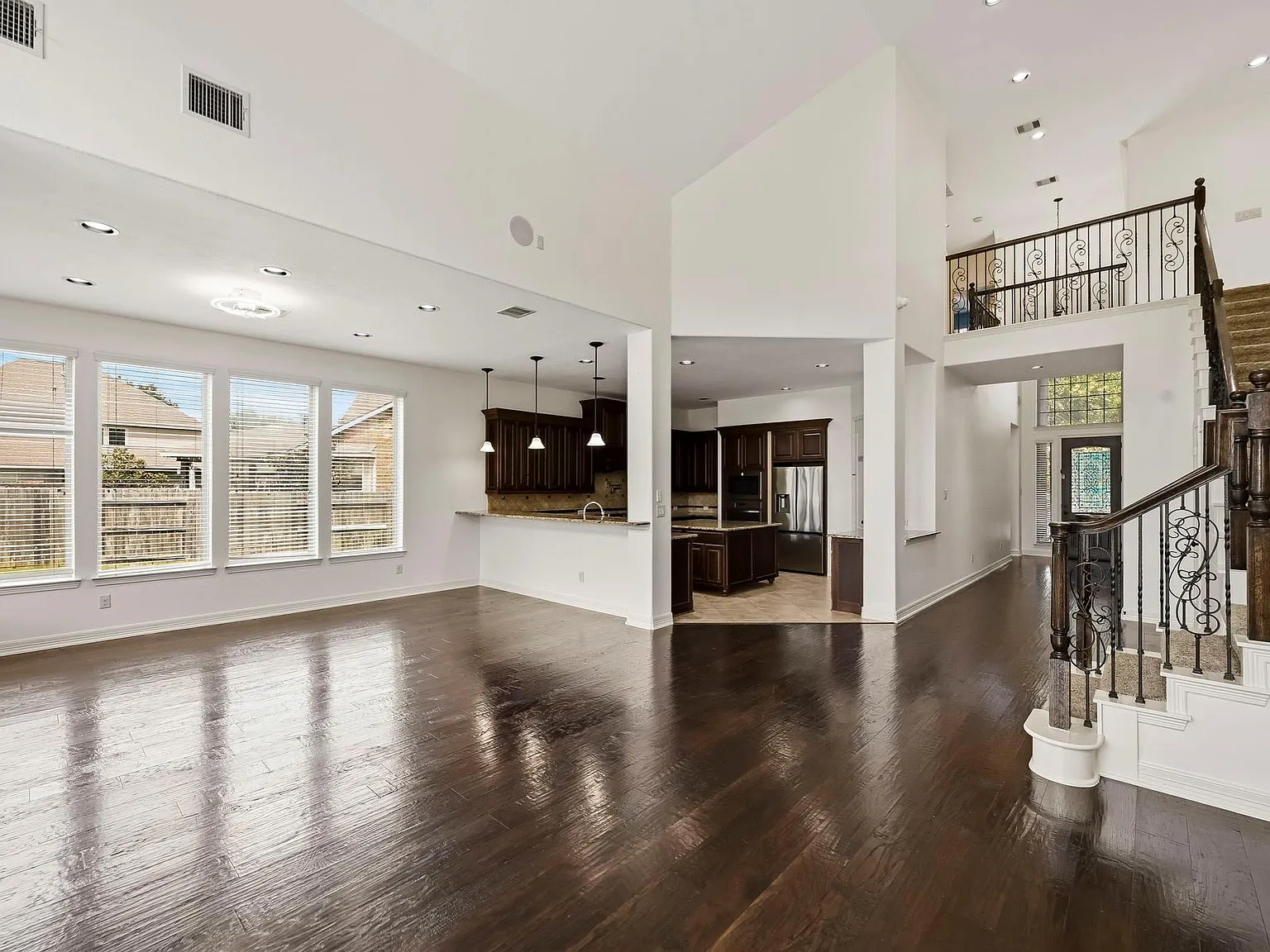 4 bed, 3.5 bath, 3511 sqft, $3,300 — Photo 1